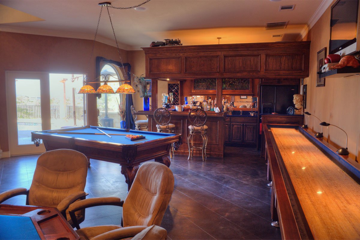 The Executive Groom's Suite at The Vista On Seward Hill