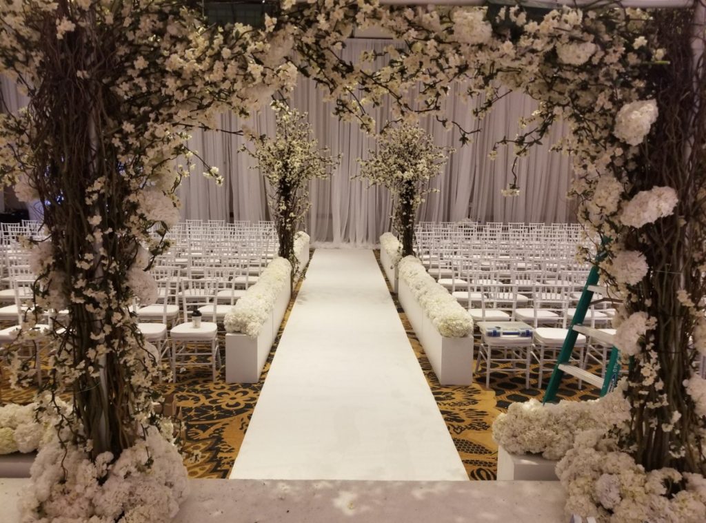 White Chiavari Chairs at Ceremony with White Aisle Runner