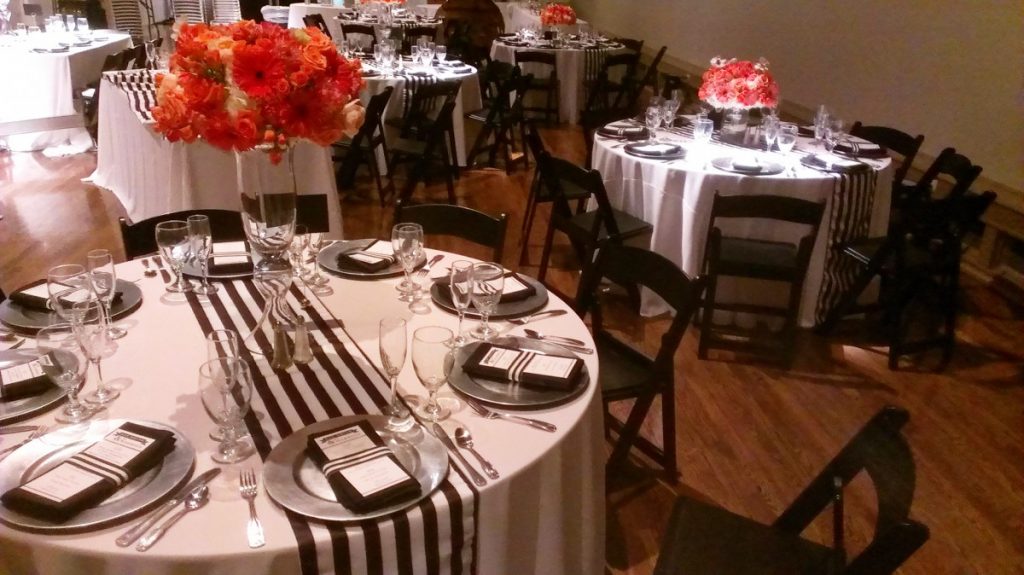 Black &amp; White Striped Runners on Round Tables - 1&quot;