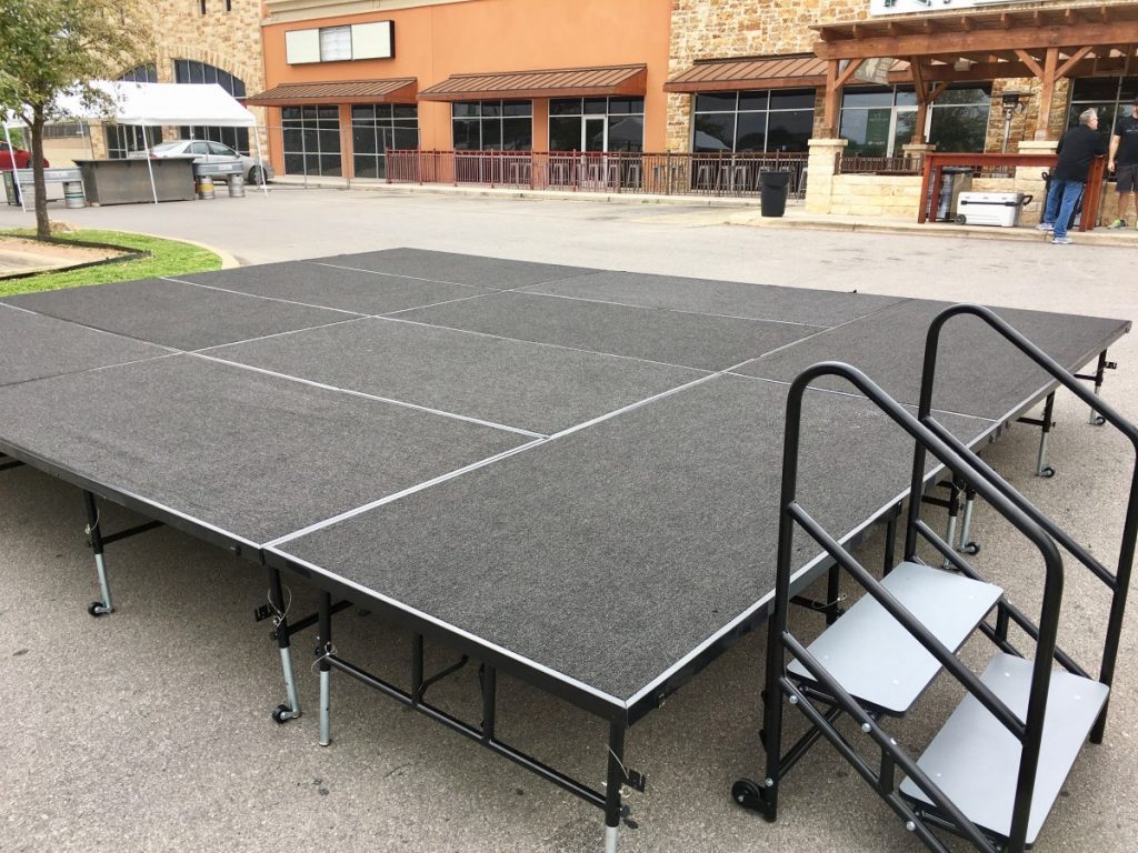 Staging - Outdoor Setup with Staircase - 16&#039; x 20&#039;