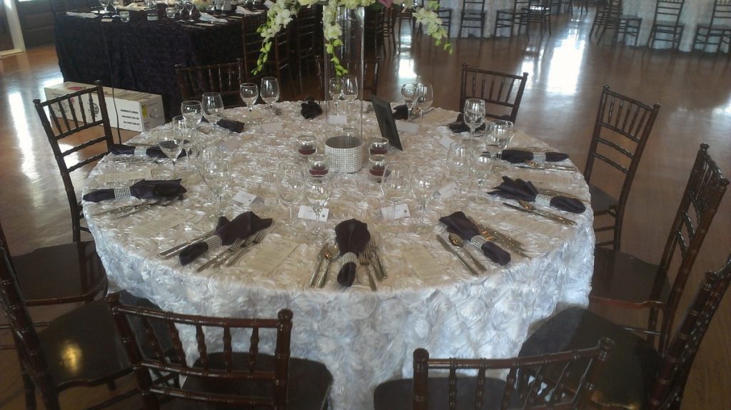 Standard Round Table